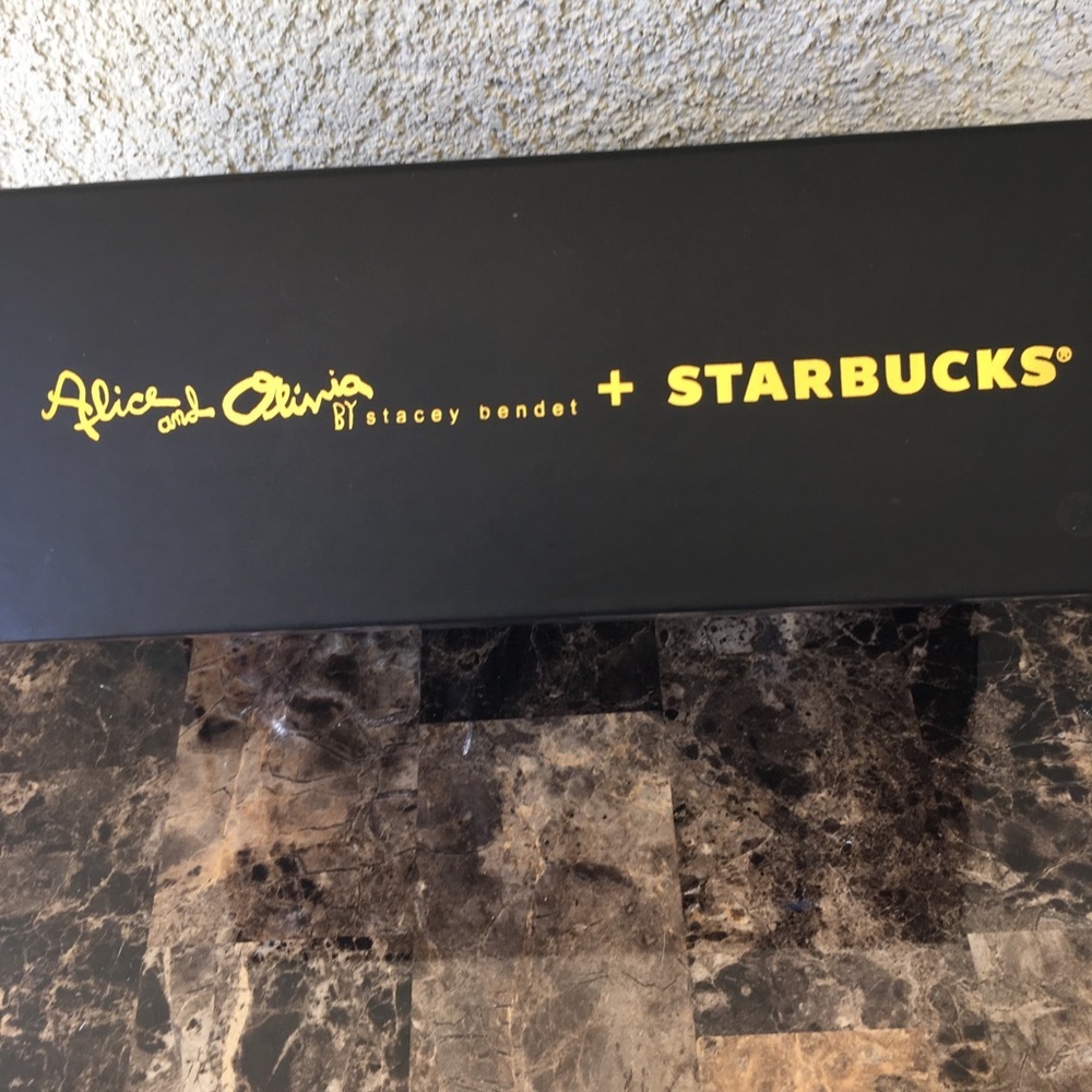 Limited Starbucks X Alice +Olivia barista‎ bear - Picture 4 of 8
